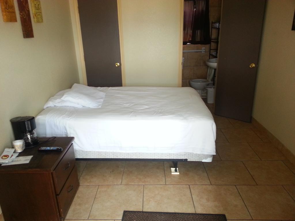 Star Inn Karnes City Room photo